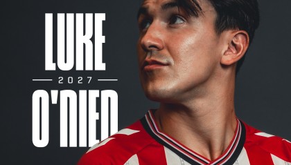 官方：桑德兰与主力中卫奥尼恩续约至2027年