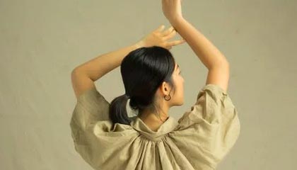 16岁恩古莫哈带球内切后抽射，可惜打门被封堵