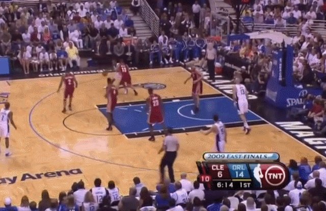 1659106654304064434.gif 2.gif